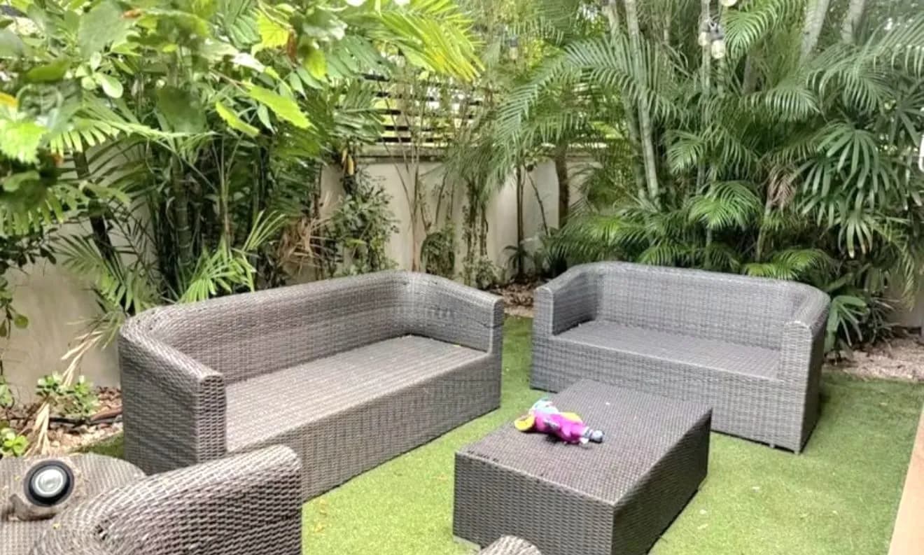 EN VENTA | CASA COMPLETAMENTE REMODELADA Y AMOBLADA EN EL CENTRO DE LA CIUDAD — foto 2