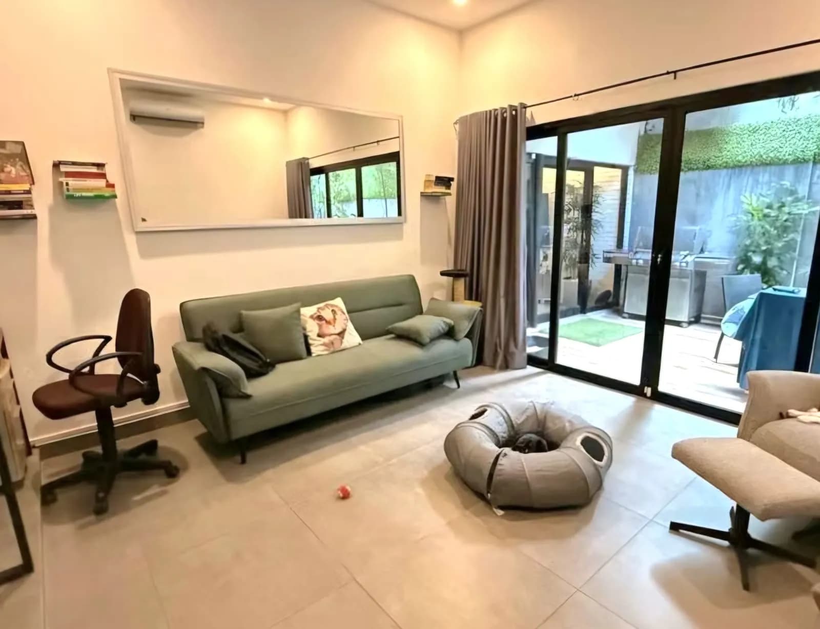 EN VENTA | CASA COMPLETAMENTE REMODELADA Y AMOBLADA EN EL CENTRO DE LA CIUDAD — foto 11