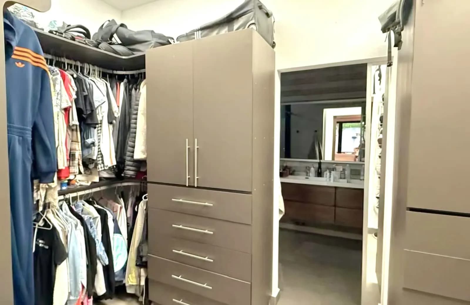 EN VENTA | CASA COMPLETAMENTE REMODELADA Y AMOBLADA EN EL CENTRO DE LA CIUDAD — foto 12