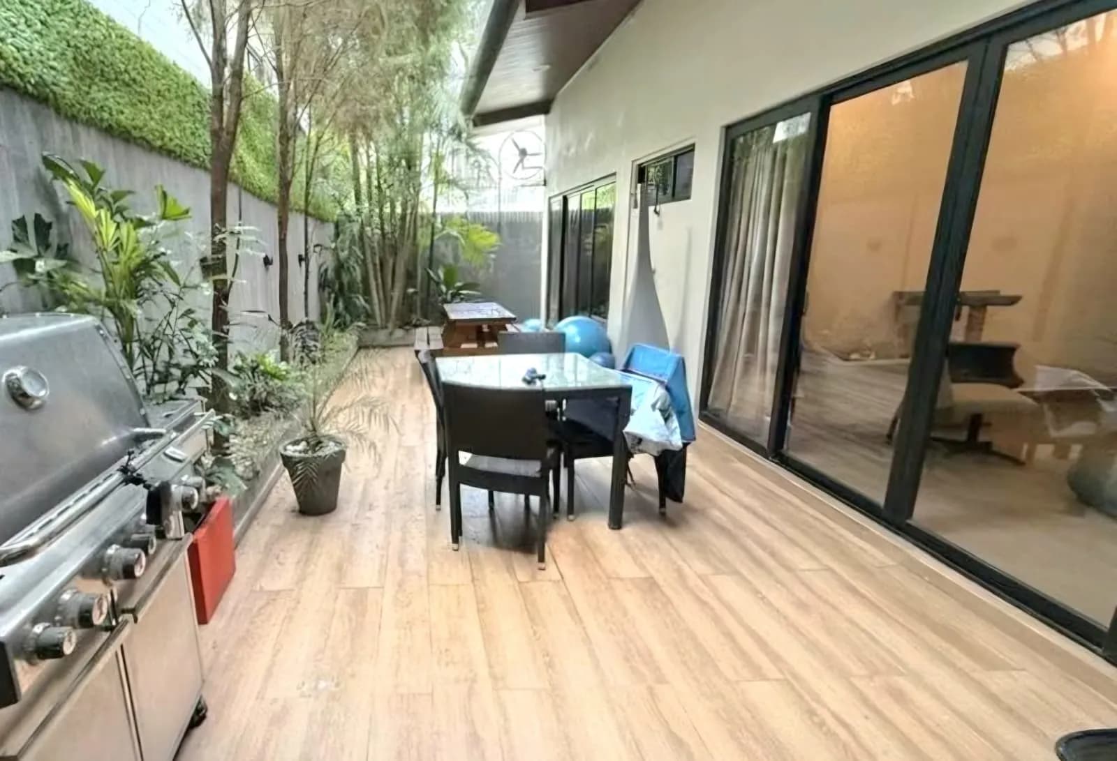 EN VENTA | CASA COMPLETAMENTE REMODELADA Y AMOBLADA EN EL CENTRO DE LA CIUDAD — foto 4