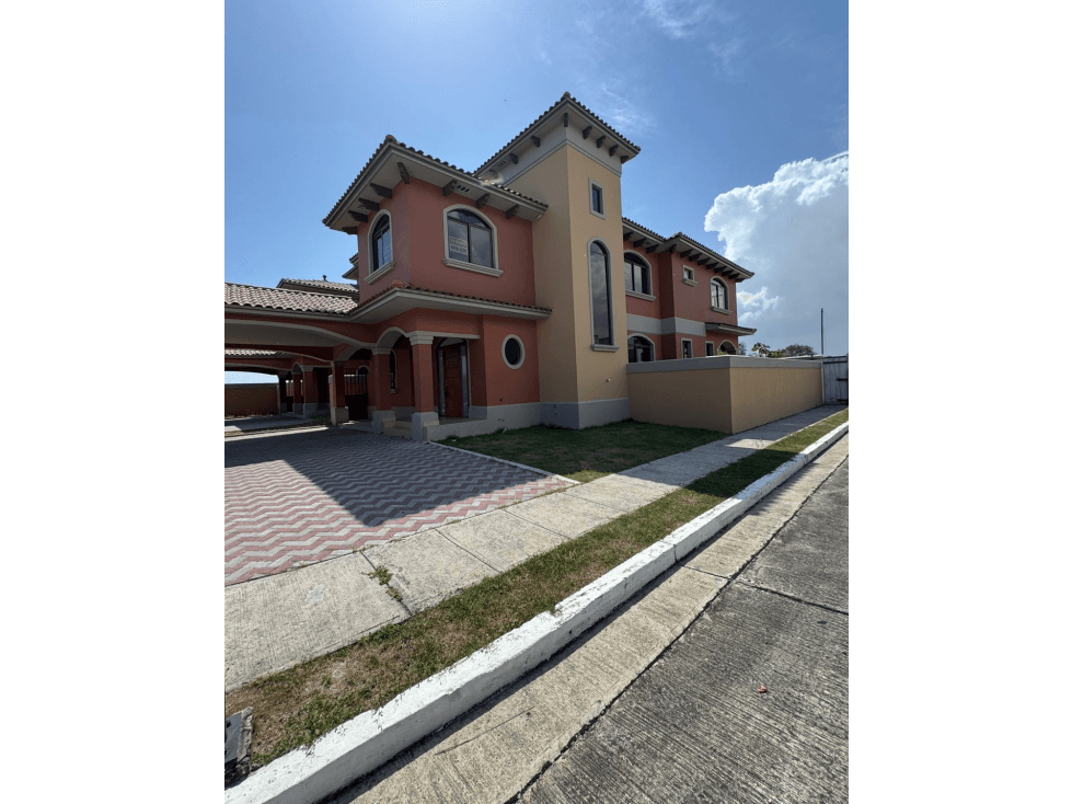 CASA DE ESQUINA EN COSTA SUR — foto 1