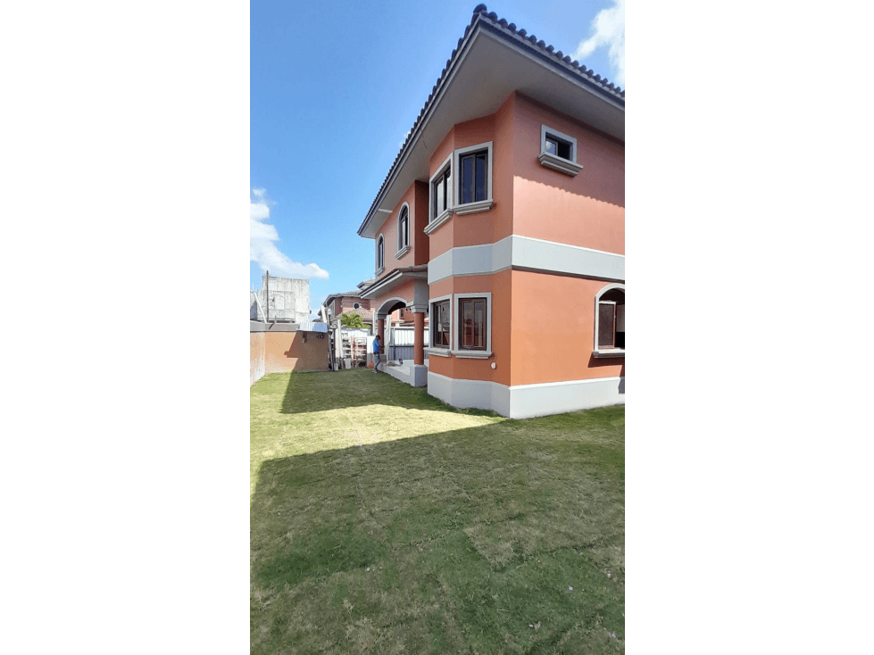 CASA DE ESQUINA EN COSTA SUR — foto 2