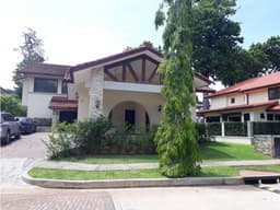 SE VENDE CASA EN PH SENDEROS - CAMINO DE CRUCES