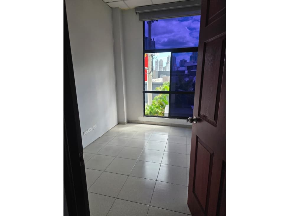 Venta de local comercial en Calle 50 — foto 3