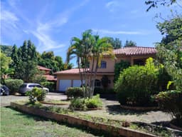 Casa ubicada en la Urbanización Club de Golf de Coronado BK