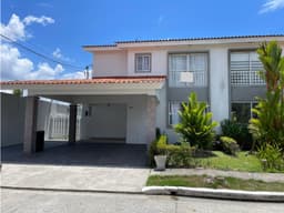Casa de dos niveles amueblada en alquiler en Versalles del Oeste (AR)