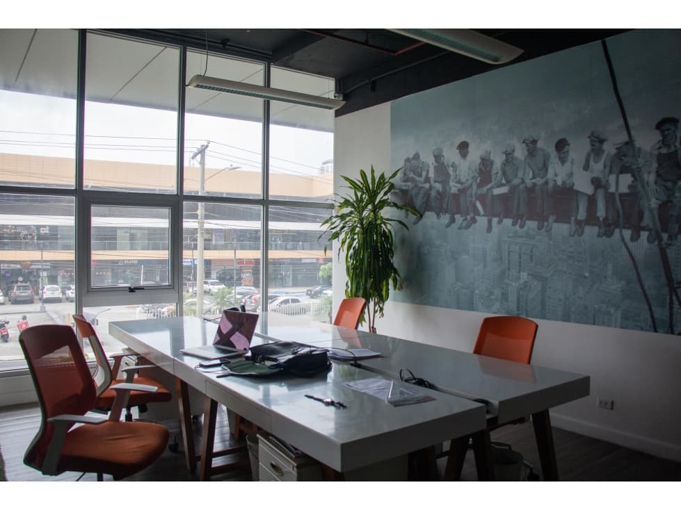 VENTA DE OFICINA EN VICTORIA HILLS, 12 OCTUBRE — foto 4