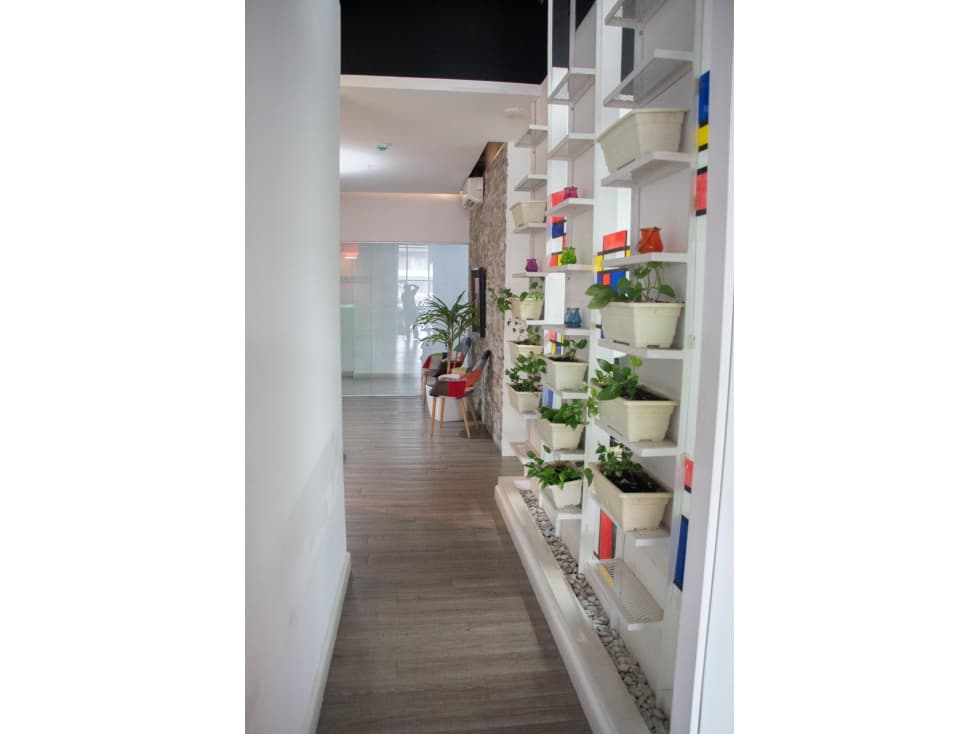 VENTA DE OFICINA EN VICTORIA HILLS, 12 OCTUBRE — foto 6