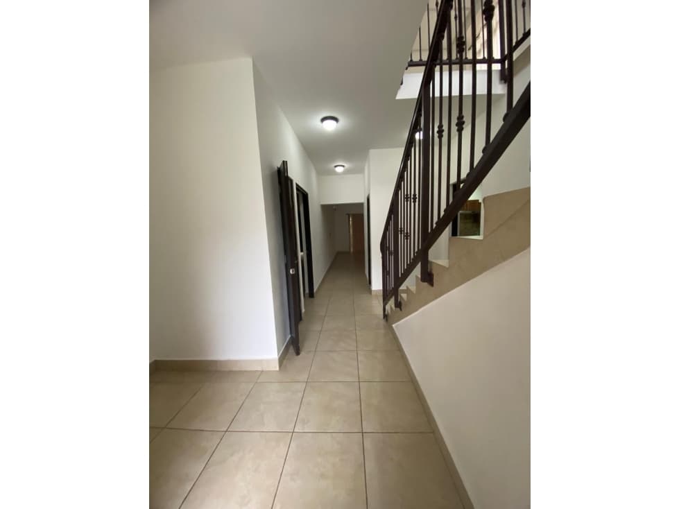 Venta de casa en Embassy Club, Clayton — foto 5