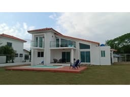 Venta de casa amueblada en Playa Malibú Nueva Gorgona
