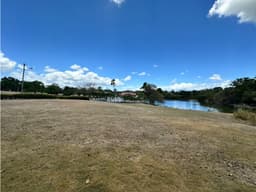 Venta de terreno en Coronado Club Ecuestre | Vista al lago
