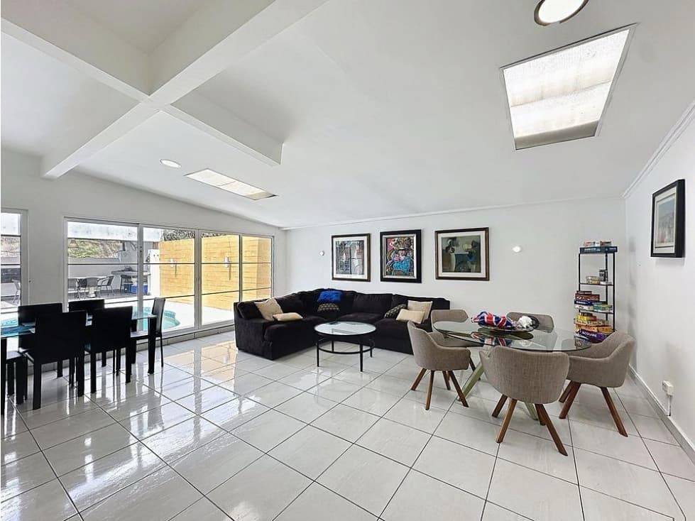 Venta de casa en Altos de Panamá con piscina — foto 2