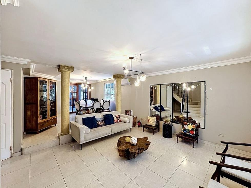 Alquiler de casa en Altos de Panamá Condado del Rey — foto 1