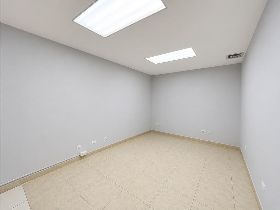Alquiler de local comercial en Avenida Simon Bolivar — foto 6