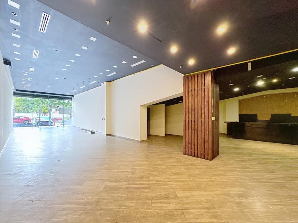 Alquiler de local comercial en costa del este , Boulevard Plaza — foto 1