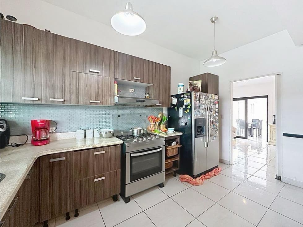 Venta de casa en Altos de Panamá con piscina — foto 4