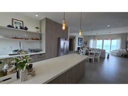 Venta de Apartamento Frente al Mar Playa Escondida, Colón