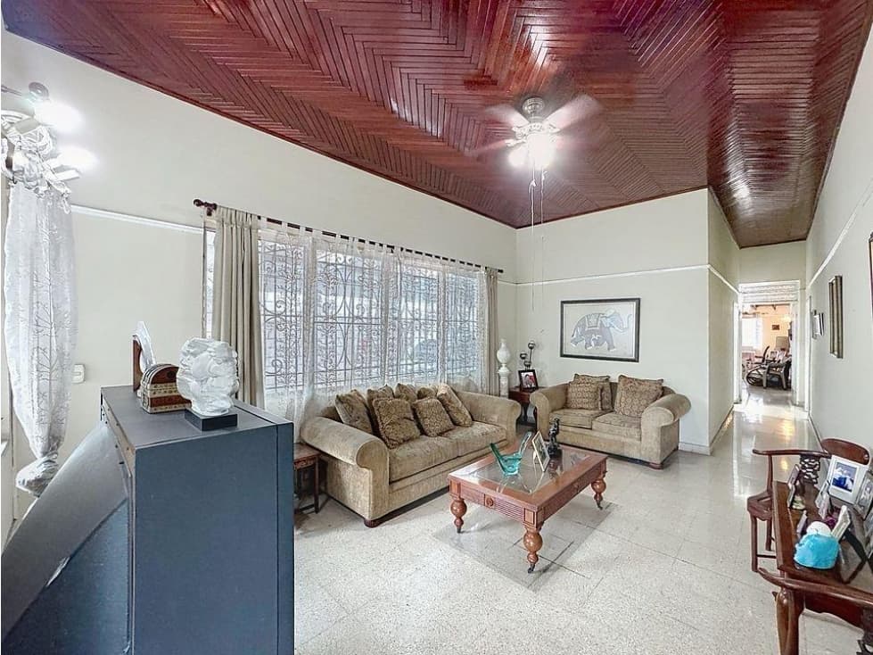 Venta de casa / propiedad comercial en Vía España — foto 2