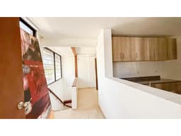 Venta de Casa en La Alameda de 4 Niveles