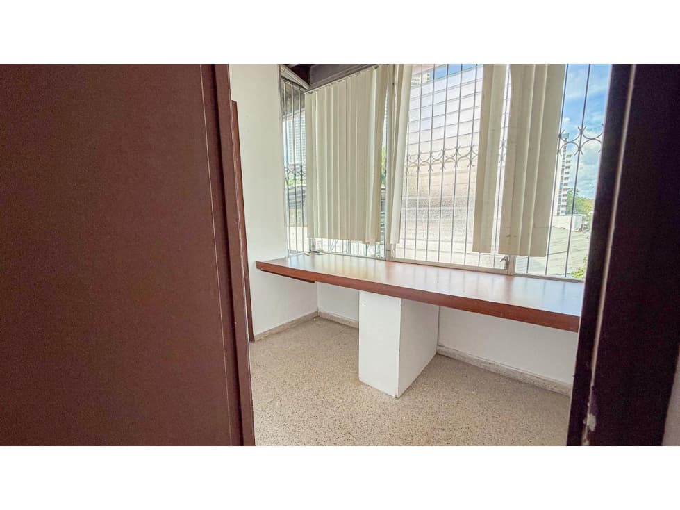 Venta de Casa en La Alameda de 4 Niveles — foto 2