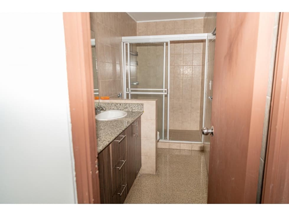 Venta de Casa en La Alameda de 4 Niveles — foto 3