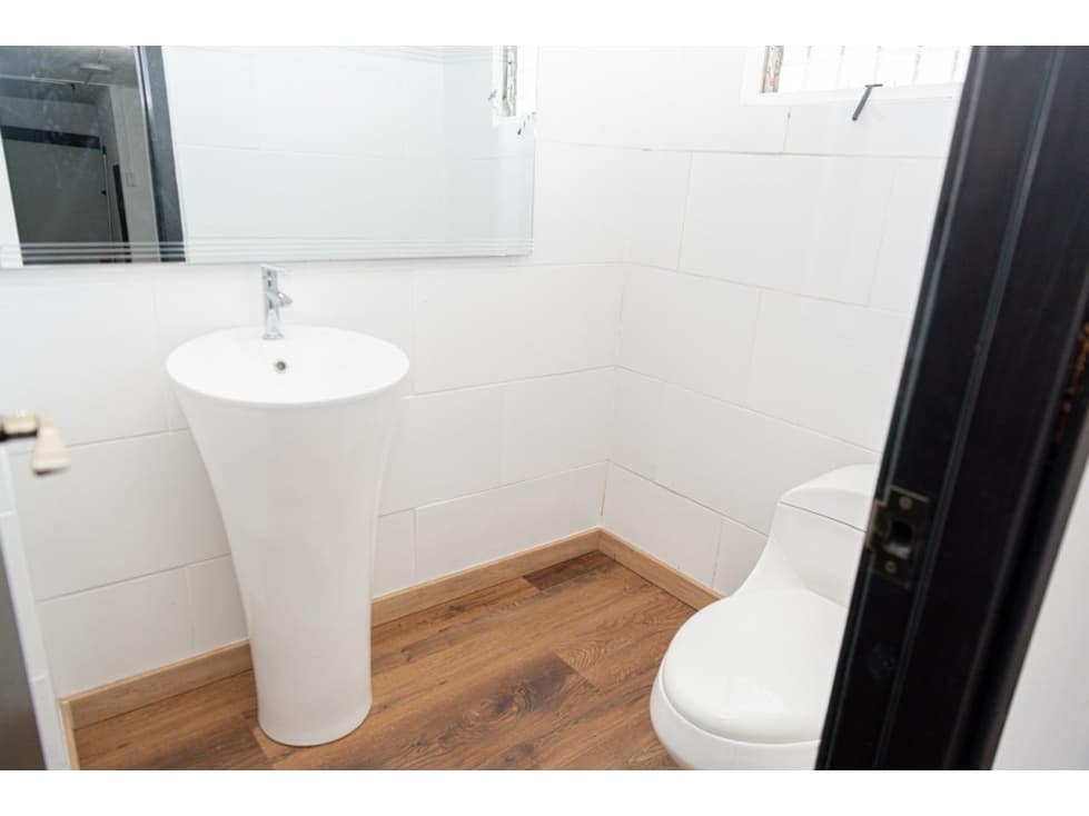 Venta de Casa en La Alameda de 4 Niveles — foto 4