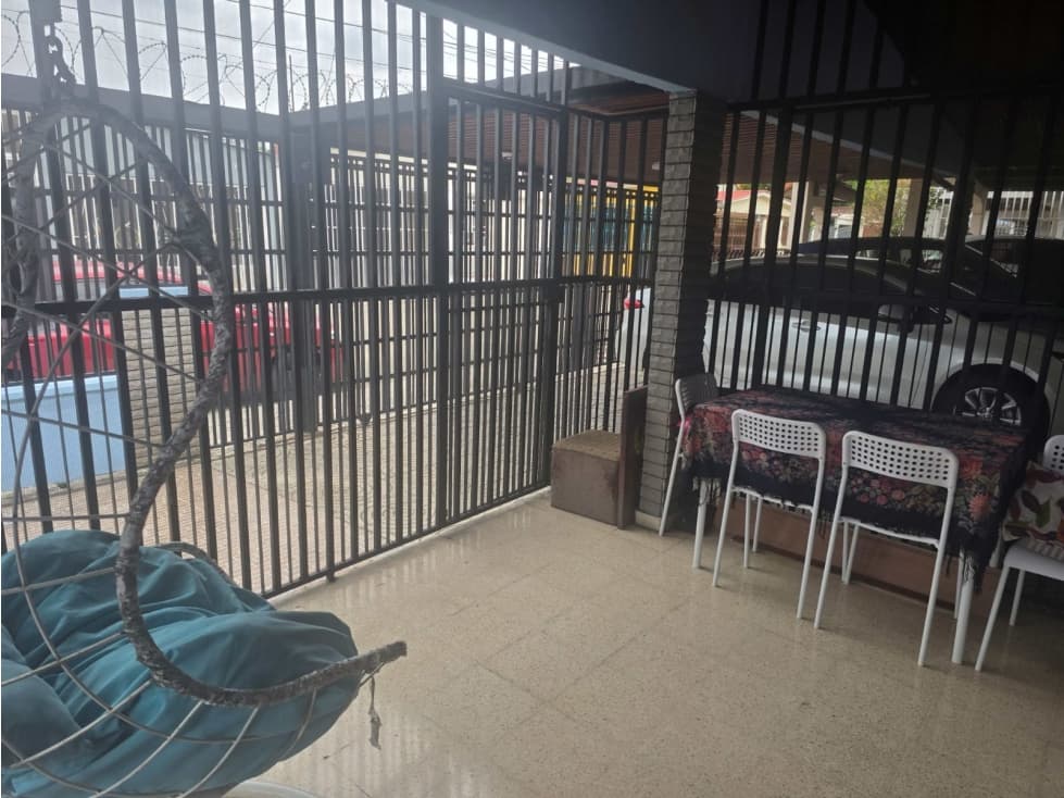 Venta de Casa 213 m² en Residencial Santa Elena — foto 5