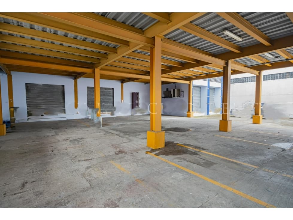 VENTA O ALQUILER DE GALERA EN COSTA DEL ESTE CON EDIFICIO CORPORATIVO — foto 1