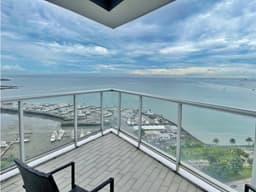 SE ALQUILA ELEGANTE APARTAMENTO EN YACHT CLUB AVENIDA BALBOA