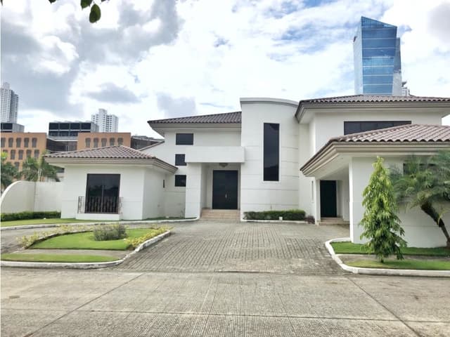 SE VENDE ELEGANTE CASA UNIFAMILIAR EN COSTA DEL ESTE