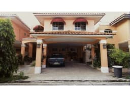 VENDO CASA EN EL DORAL, ALTOS DEL BOSQUE