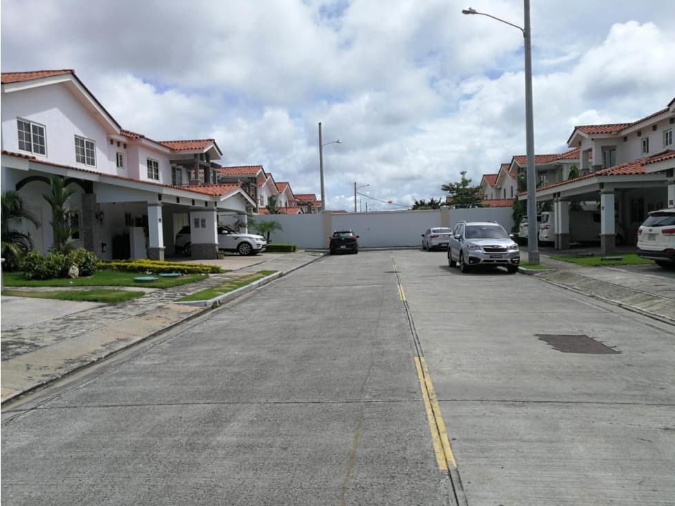 SE VENDE CASA QUINTA DE VERSALLES MODELO TOLEDO — foto 1