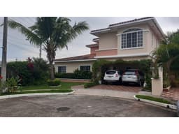 VENDO O ALQUILO CASA EN VILLA VALENCIA EN ESQUINA