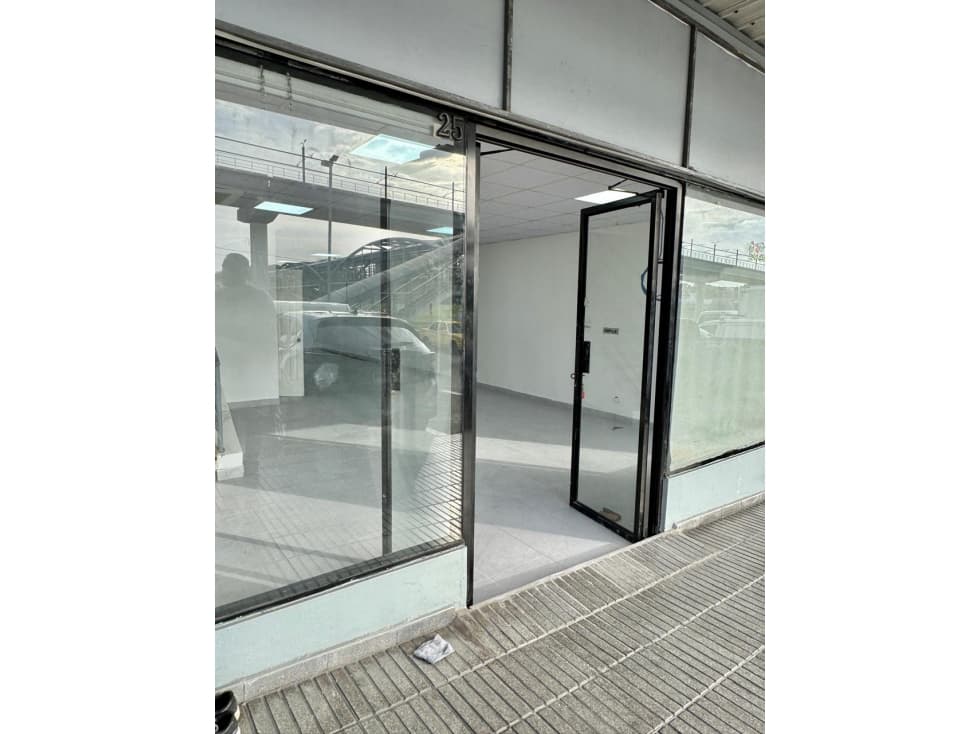 OFICINA EN ALQUILER - Plaza Conquistador — foto 2
