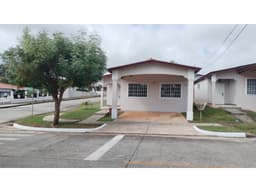 VENDO CASA EN ESQUINA - BRISAS DEL GOLF ARRIJÁN