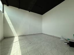 LOCAL COMERCIAL VIA PRINCIPAL