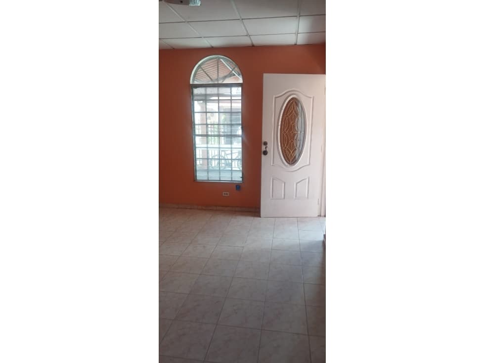 Venta de casa en Residencial Puerta del este Tocumen — foto 2