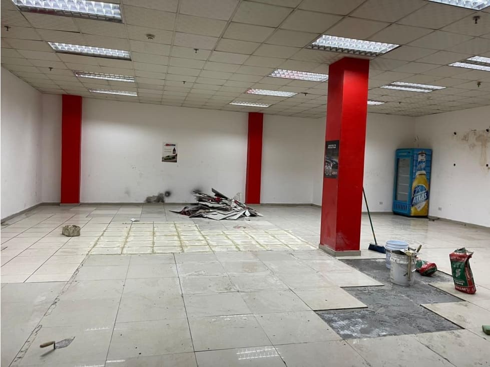 SE ALQUILA LOCAL EN BRISAS DEL GOLF — foto 1