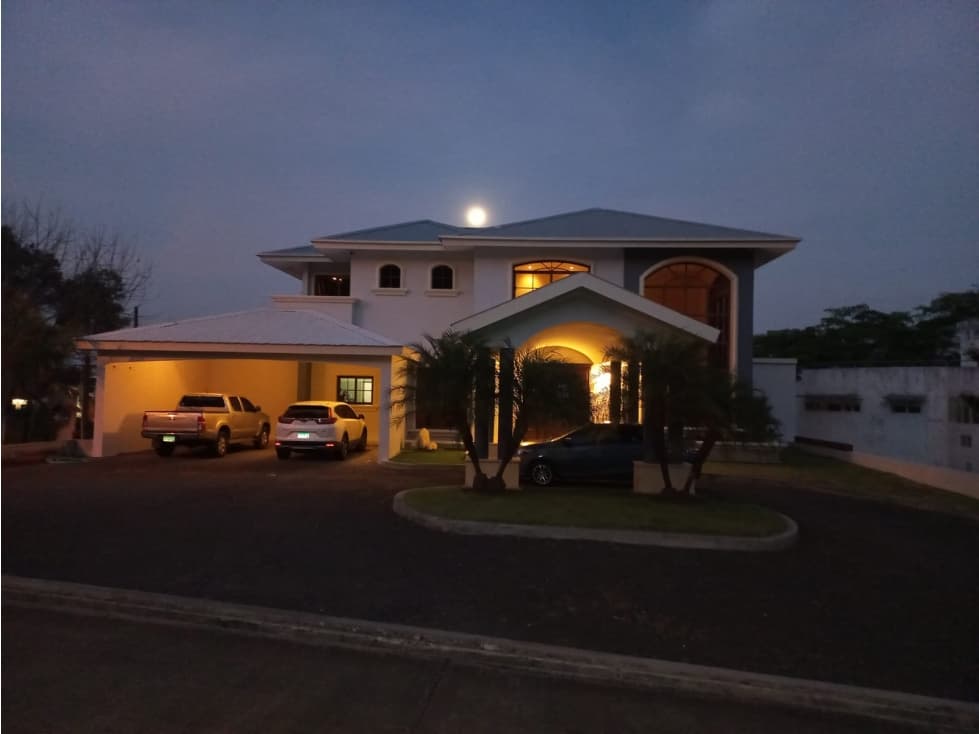 VENTA CASA LAS CUMBRES — foto 2