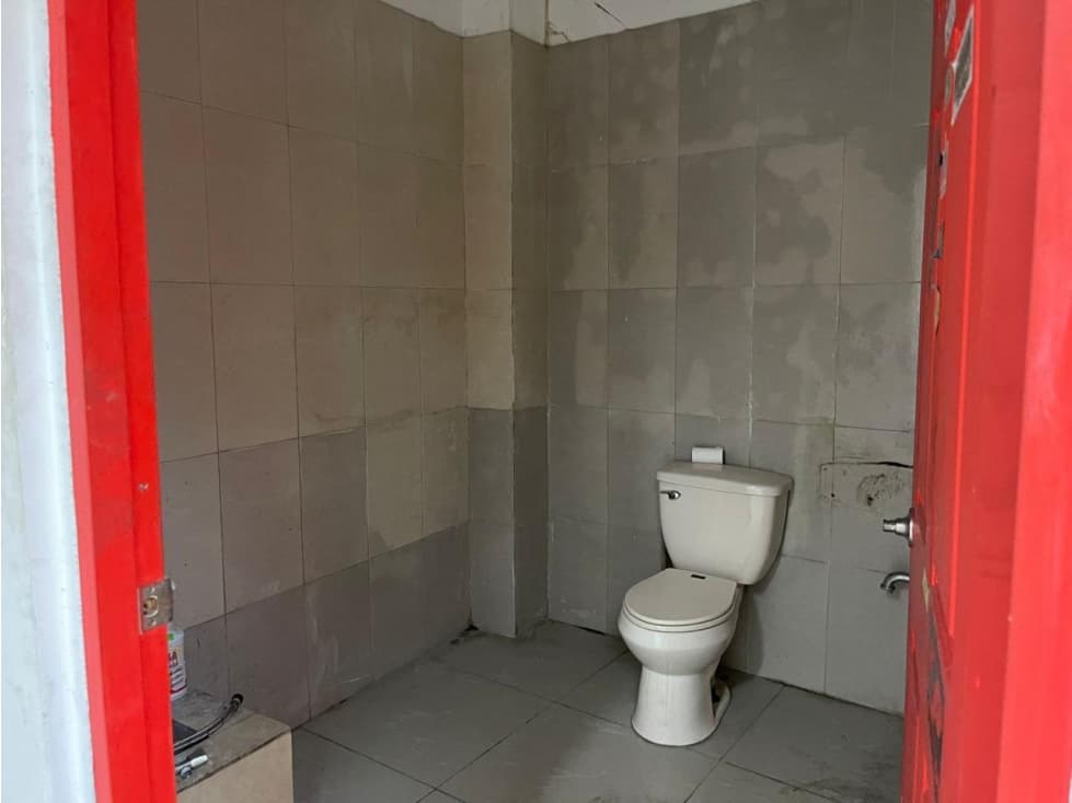 SE ALQUILA LOCAL EN BRISAS DEL GOLF — foto 3
