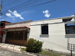 VENTA CASA LAS CUMBRES URB PRADERAS DEL ROCIO