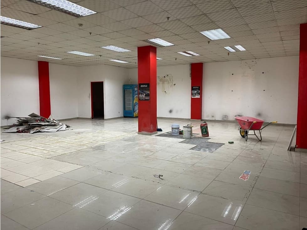 SE ALQUILA LOCAL EN BRISAS DEL GOLF — foto 5