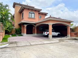 VENTA DE HERMOSA CASA EN COSTA SUR, PH DORAL