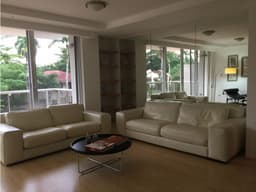 Apartamento en venta en Clayton, rodeado de naturaleza
