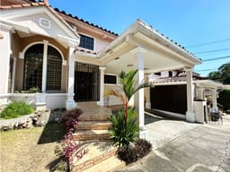 CASA EN VENTA URB. CORONA GARDEN BETANIA T5