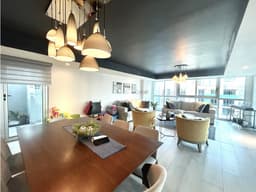 Apartamento de dos niveles en venta en Bella Vista. Panamá. 25-3051.