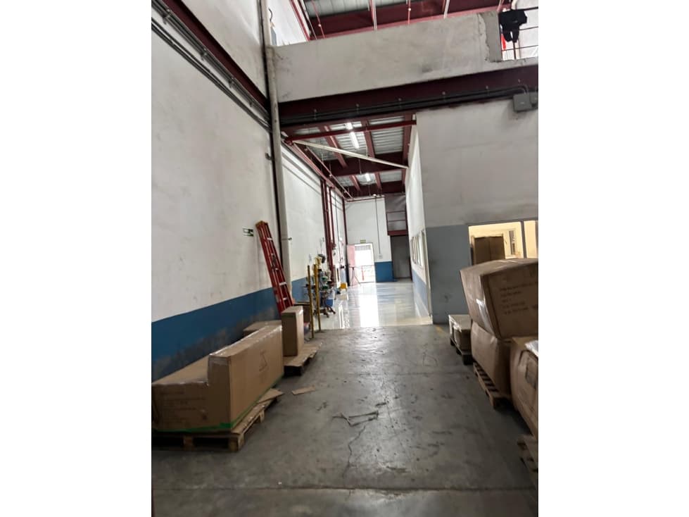 SE ALQUILAN BODEGAS EN MILLA 9 — foto 2