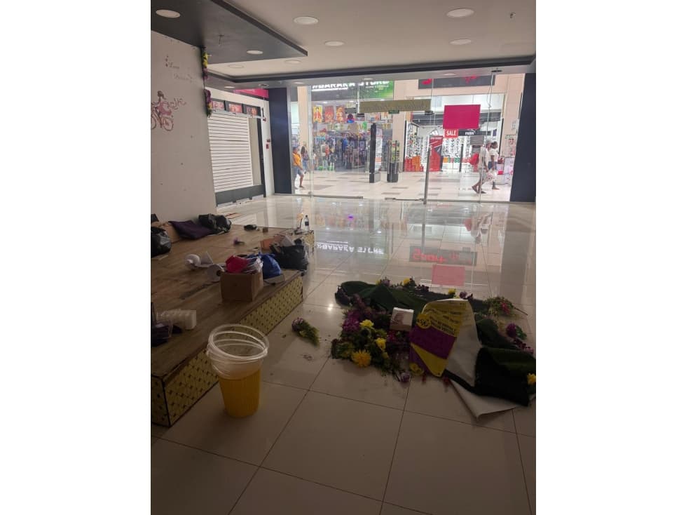 SE VENDEN LOCALES EN MEGAMALL — foto 3
