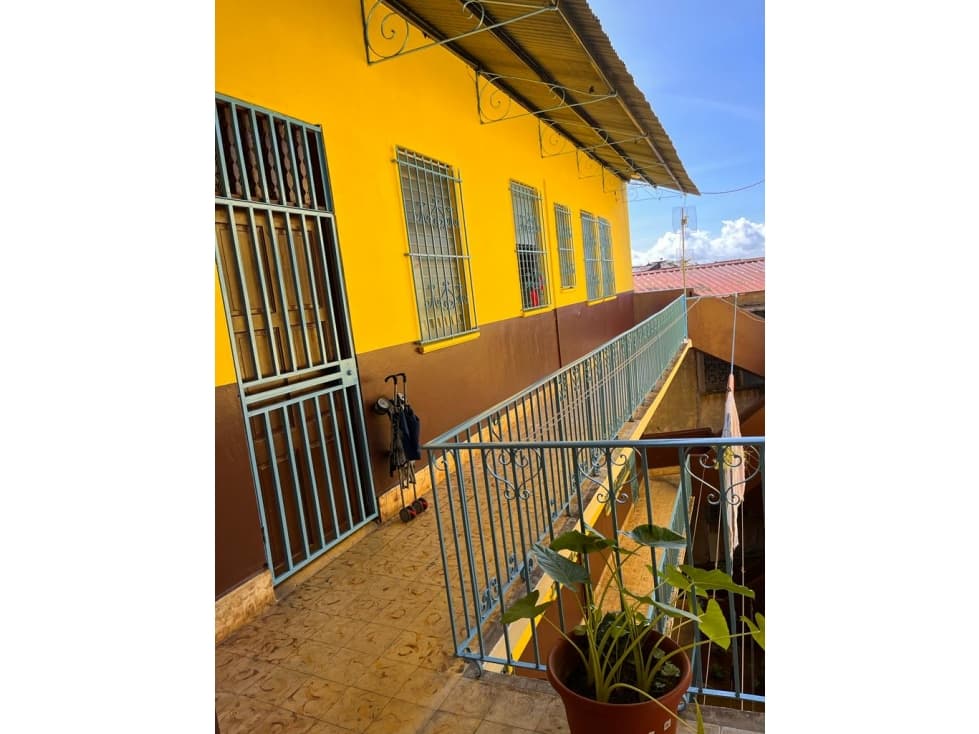 SE VENDE CASA ESTUDIANTES, SANTA ANA — foto 3