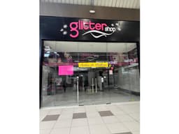 SE VENDEN LOCALES EN MEGAMALL